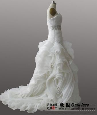 2011新款婚王薇薇2011 婚纱 拖尾婚纱 长拖尾 - 欣悦婚纱定制店 新娘婚纱 礼服 新娘配饰 来图定做 代加工 - 幺五帮返利网使用一键返利宝_右键返现宝,淘宝网购物返利最高达50%!为您节约每一分钱!