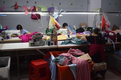 记录中国|在潮州,婚纱礼服产业在变革中等一个明媚的春天