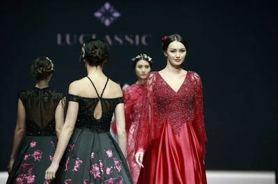 来潮州婚纱礼服周看世界上最美的衣裳_时尚_网