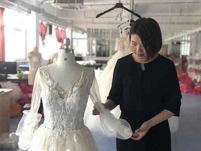 每天有一万件婚纱从安徽丁集镇发出,去为中国新娘造梦